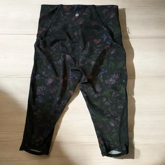 Lululemon Train Times Crop 17" Leggings in Frozen Flourish Multi/Black, Size 8 - Picture 2 of 9